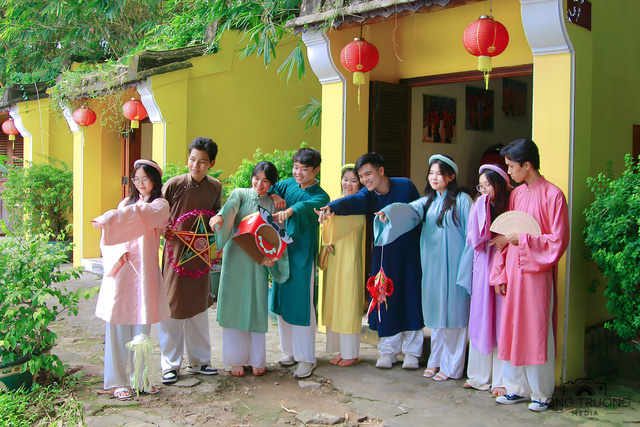 Bộ ảnh mặc Việt phục đón trung thu trong trẻo của teen trường THPT Long Trường - Ảnh 1.