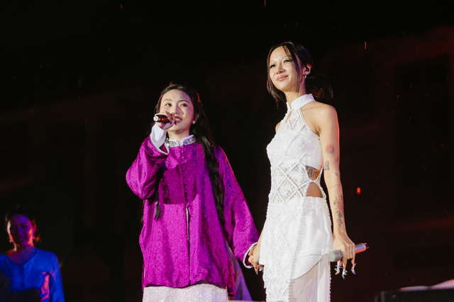 Hơn 3000 khán giả đội mưa xem show diễn kỷ niệm 10 năm ca hát của Phương Mỹ Chi - Ảnh 7.