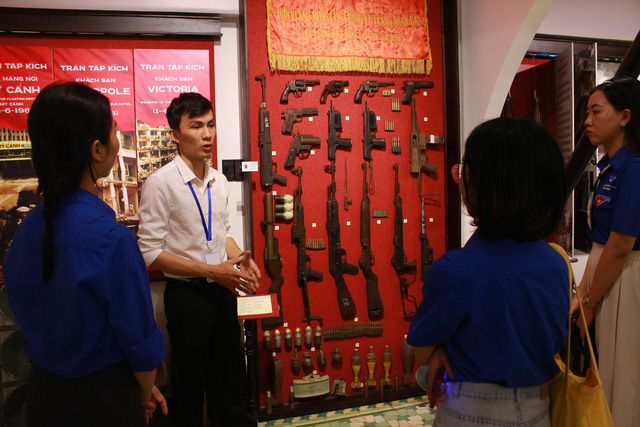 Chi đoàn Khăn Quàng Đỏ tham quan Bảo tàng Biệt động Sài Gòn - Gia Định - Ảnh 4.