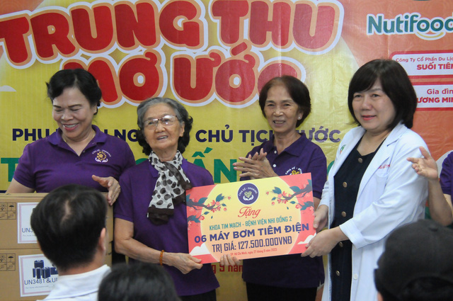 Mang "Trung Thu Mơ Ước" đến với 220 bệnh nhi tại các bệnh viện - Ảnh 4.