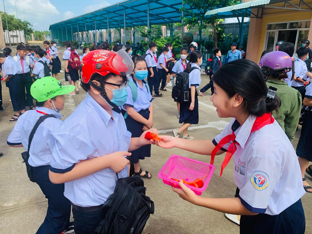 Quá là tuyệt vời hoạt động chào đón &quot;người mới&quot; - Ảnh 6.