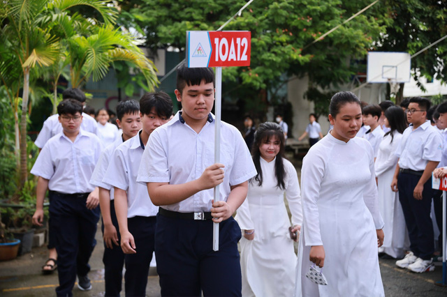 Teen THPT Nguyễn An Ninh hào hứng với lễ diễu hành trong ngày khai giảng - Ảnh 8.