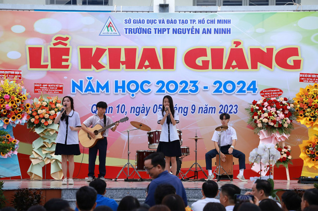 Teen THPT Nguyễn An Ninh hào hứng với lễ diễu hành trong ngày khai giảng - Ảnh 2.
