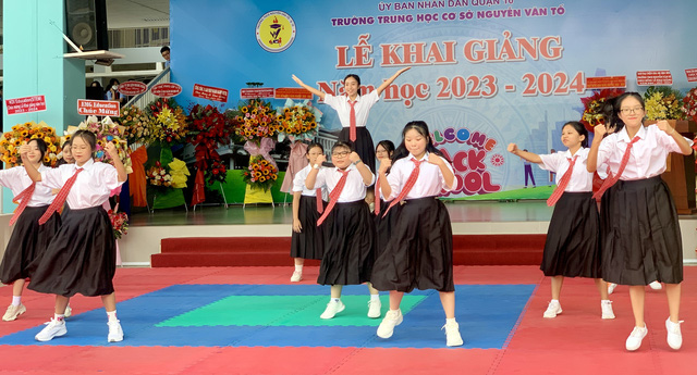 Nô nức ngày khai giảng tại trường THCS Nguyễn Văn Tố - Ảnh 2.
