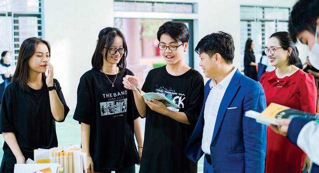 Nhóm teen THPT chuyên Hà Tĩnh làm dự án về khủng hoảng bản sắc cá nhân- Ảnh 1.