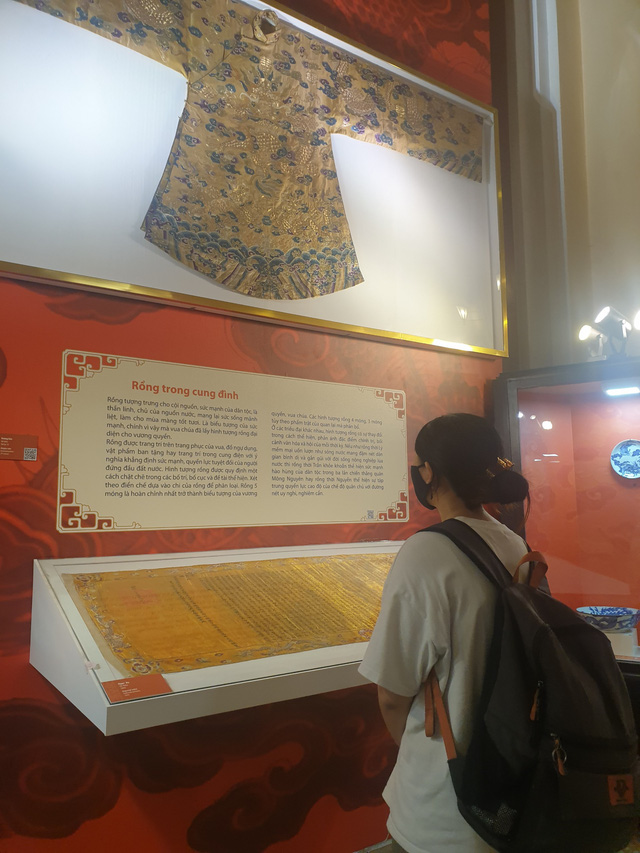 Giới trẻ xem triển lãm rồng Việt tại bảo tàng Lịch sử TP.HCM- Ảnh 8.