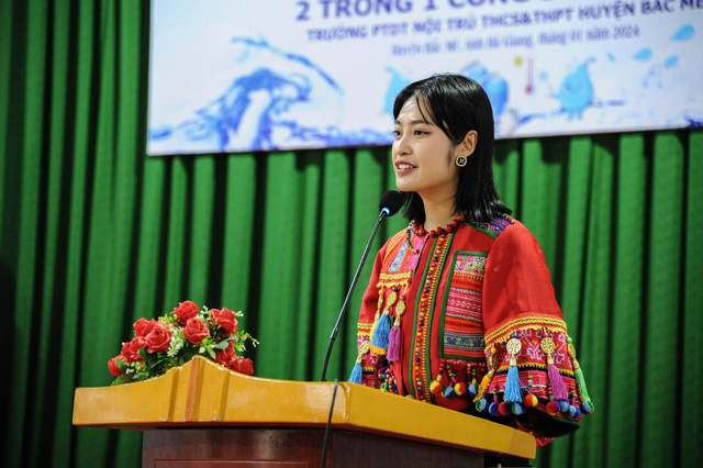 Hoa hậu Nông Thúy Hằng mang Tết sớm đến với người dân vùng cao Hà Giang- Ảnh 3.