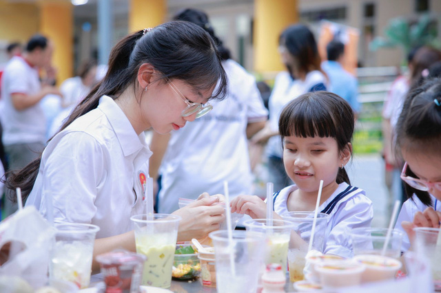 Nữ sinh Trường THCS Collete mang xuân yêu thương đến bạn khó khăn- Ảnh 5.