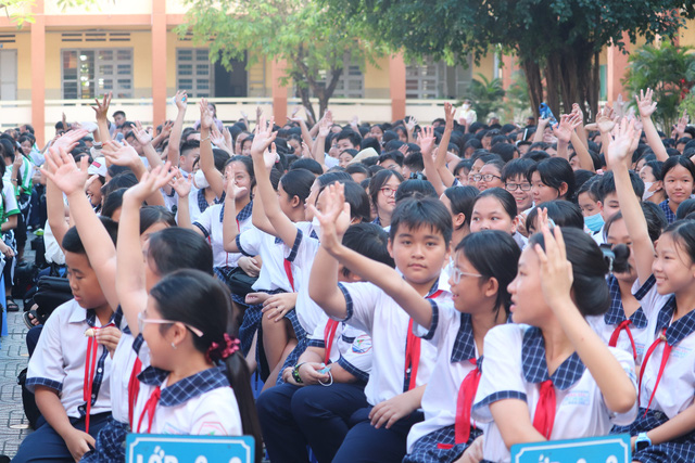 Teen Trường THCS Tân Túc hào hứng tìm hiểu về kháng kháng sinh- Ảnh 4.
