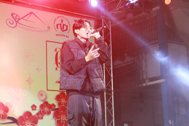 Kay Trần và dàn nghệ sĩ đình đám đổ bộ hội xuân THPT Nguyễn Du- Ảnh 15.