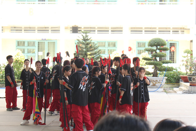 Teen THPT Trần Phú khoe trình flashmob, mong chờ hội trại Xuân- Ảnh 2.