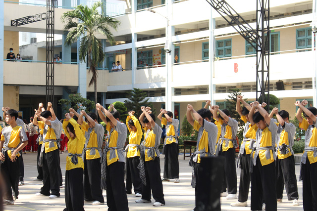 Teen THPT Trần Phú khoe trình flashmob, mong chờ hội trại Xuân- Ảnh 6.
