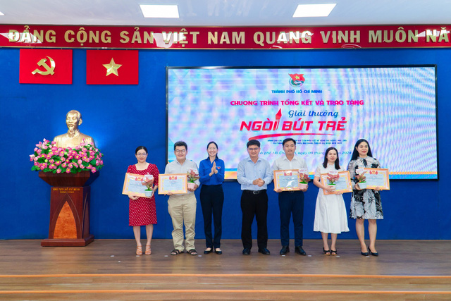 Chuyên trang Mực Tím đoạt giải A Giải thưởng Ngòi bút trẻ năm 2023- Ảnh 1.