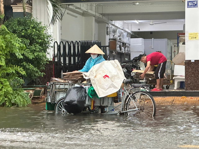 Dự báo thời tiết đêm 15, ngày 16-10: Mưa to từ Hà Tĩnh trở vào- Ảnh 1.