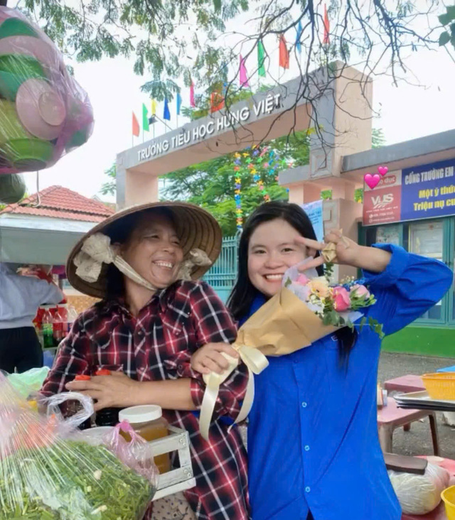 Ngày 20-10: Bạn trẻ trao yêu thương qua những món quà đặc biệt- Ảnh 1.