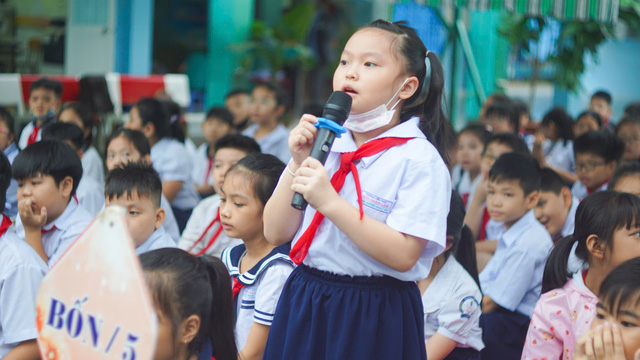 Học trò trường tiểu học Trần Danh Lâm cùng thỏ và rùa học an toàn giao thông- Ảnh 6.