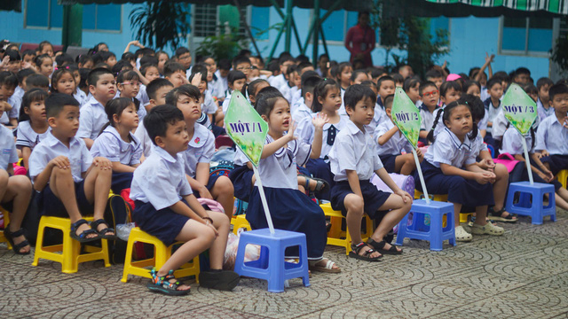 Học trò trường tiểu học Trần Danh Lâm cùng thỏ và rùa học an toàn giao thông- Ảnh 4.