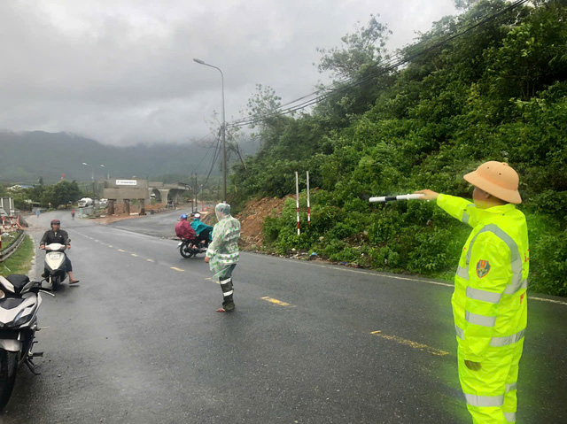 Bão Trà Mi vào ven biển Thừa Thiên Huế - Đà Nẵng - Ảnh 1.