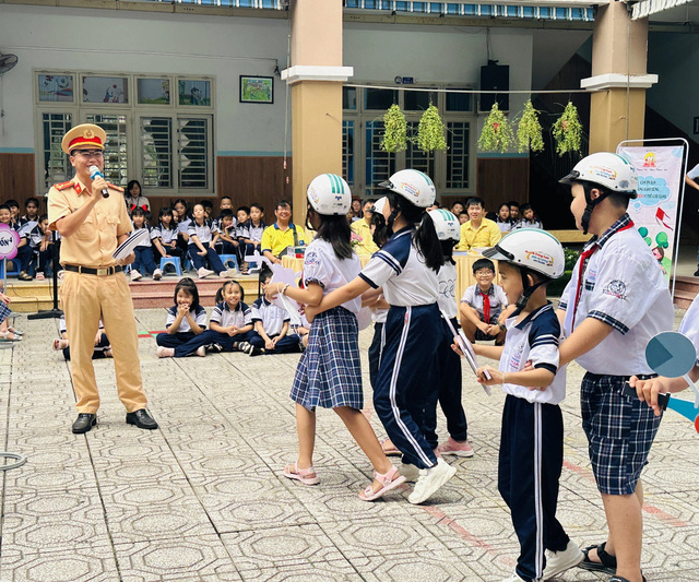 Cùng học trò Trường tiểu học Chi Lăng đến trường an toàn- Ảnh 1.