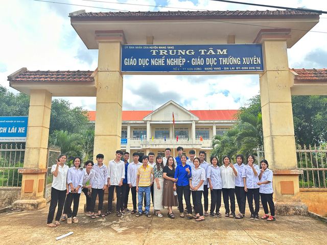 Khi thầy cô trở thành bạn đồng hành của học trò- Ảnh 4.