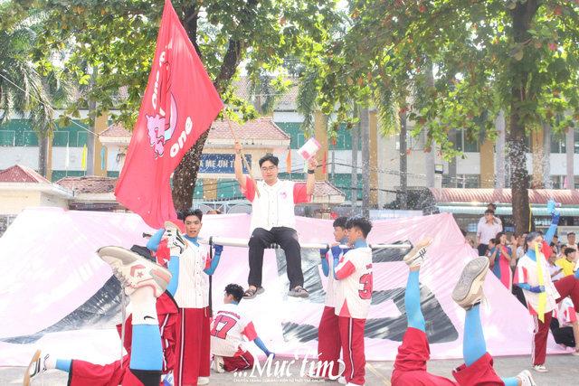 Teen Trường THPT Lý Thường Kiệt 'flex' thầy cô qua bữa tiệc flashmob đầy màu sắc- Ảnh 3.