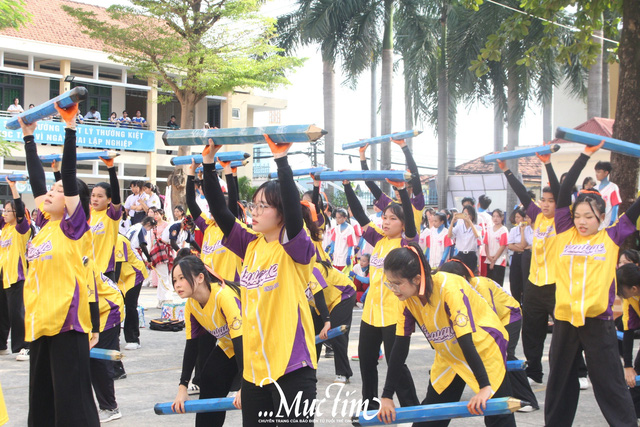 Teen Trường THPT Lý Thường Kiệt 'flex' thầy cô qua bữa tiệc flashmob đầy màu sắc- Ảnh 6.