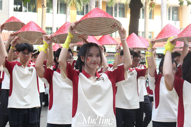 Teen Trường THPT Lý Thường Kiệt 'flex' thầy cô qua bữa tiệc flashmob đầy màu sắc- Ảnh 10.