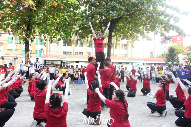 Teen Trường THPT Lý Thường Kiệt 'flex' thầy cô qua bữa tiệc flashmob đầy màu sắc- Ảnh 11.