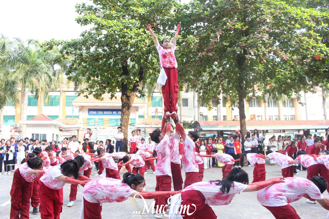 Teen Trường THPT Lý Thường Kiệt 'flex' thầy cô qua bữa tiệc flashmob đầy màu sắc- Ảnh 12.