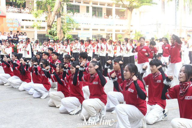 Teen Trường THPT Lý Thường Kiệt 'flex' thầy cô qua bữa tiệc flashmob đầy màu sắc- Ảnh 14.