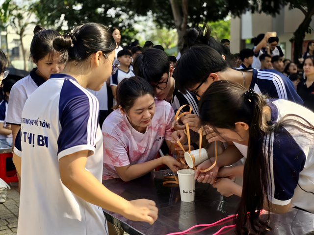 Thầy trò Trường THPT Hồ Thị Bi cùng 'hợp sức' tranh tài mừng Ngày Nhà giáo Việt Nam- Ảnh 5.