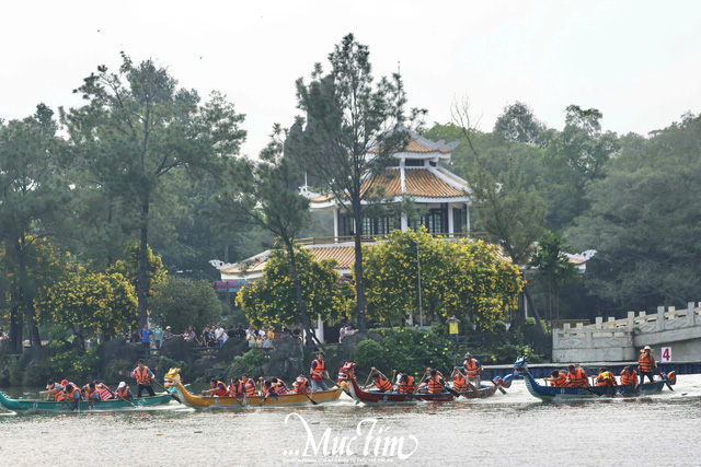 Sôi động chung kết Hội thi Đua thuyền rồng mừng 20-11- Ảnh 6.