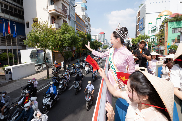 Hoa hậu Thanh Thủy phản hồi về biểu cảm nhí nhố bị cho là không phù hợp- Ảnh 4.