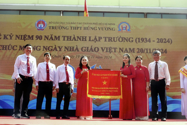 Kỷ niệm 90 năm thành lập Trường THPT Hùng Vương: chặng đường đầy tự hào- Ảnh 9.