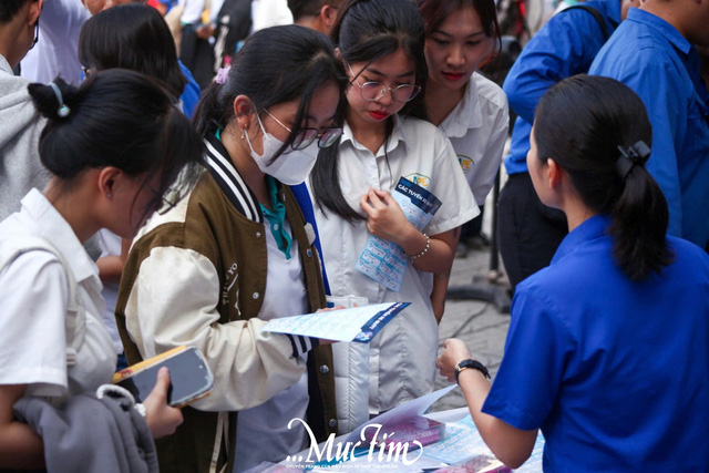 Thanh niên TP.HCM chung tay xây dựng văn hóa giao thông công cộng- Ảnh 1.