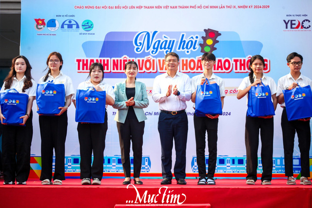 Thanh niên TP.HCM chung tay xây dựng văn hóa giao thông công cộng- Ảnh 6.