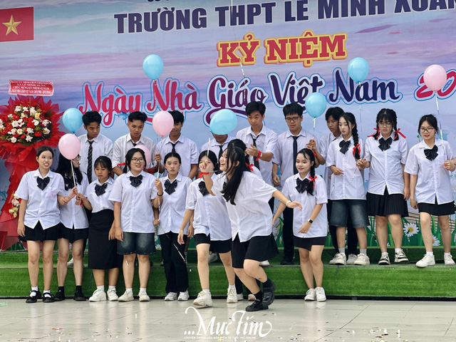 Dấu ấn tri ân đầy sáng tạo của teen Trường THPT Lê Minh Xuân- Ảnh 22.