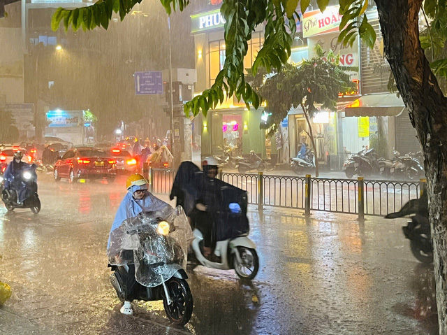 Dự báo thời tiết đêm 20, ngày 21-11: Trung Bộ mưa lớn trở lại - Ảnh 1.