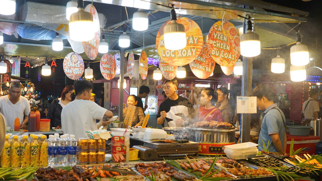 Cuối tuần, đến công viên bờ sông Sài Gòn hóng mát, ngắm thành phố lung linh- Ảnh 8.