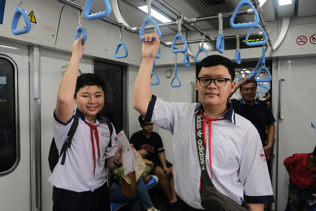 Tấp nập trải nghiệm tuyến metro số 1, khách du lịch nước ngoài cũng háo hức- Ảnh 5.