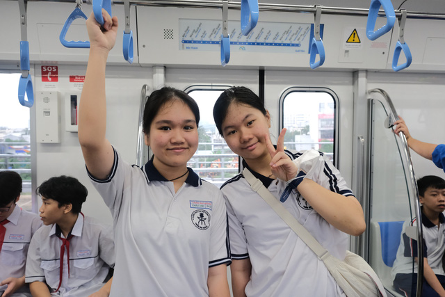 Tấp nập trải nghiệm tuyến metro số 1, khách du lịch nước ngoài cũng háo hức- Ảnh 4.