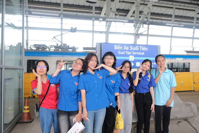 Tấp nập trải nghiệm tuyến metro số 1, khách du lịch nước ngoài cũng háo hức- Ảnh 7.