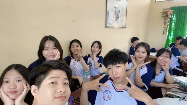 Làm món ăn Tết từ mô hình giấy, nhóm học trò ‘gây bão’ TikTok vì quá sáng tạo- Ảnh 1.