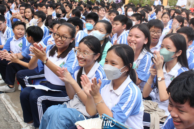 Học trò Trường THCS Xuân Diệu (Tiền Giang) đồng lòng bảo vệ mẹ Trái Đất- Ảnh 6.