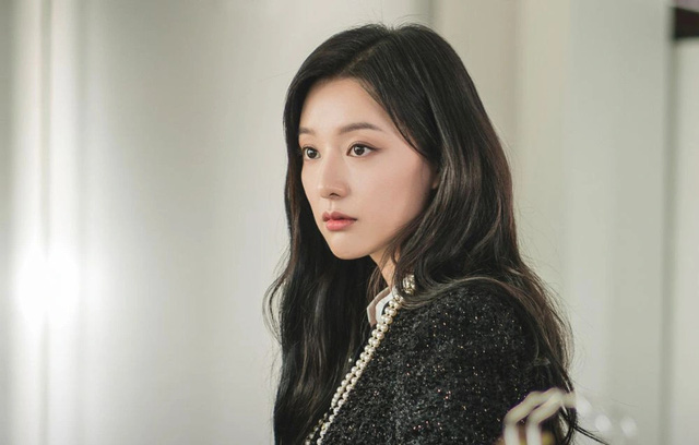 Kim Ji Won tái xuất đầy hứa hẹn trong Nữ hoàng nước mắt - Ảnh: K-Drama