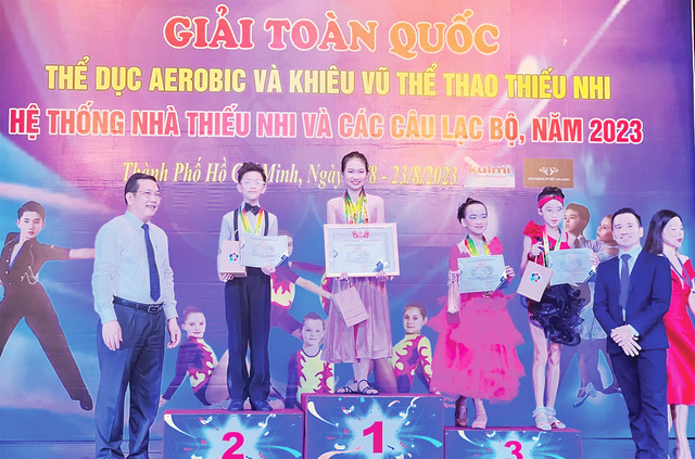 Nữ sinh Trường THCS Nguyễn An Ninh rinh nhiều huy chương khiêu vũ thể thao- Ảnh 5.