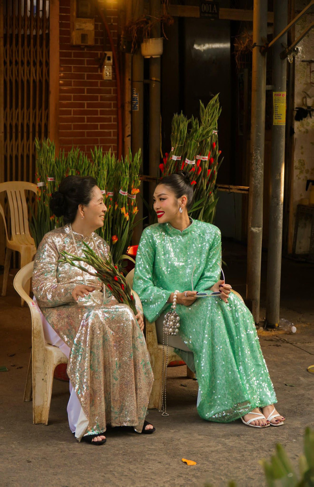 Thảo Nhi Lê rủ bà nội chụp áo dài Tết Giáp Thìn 2024- Ảnh 1.