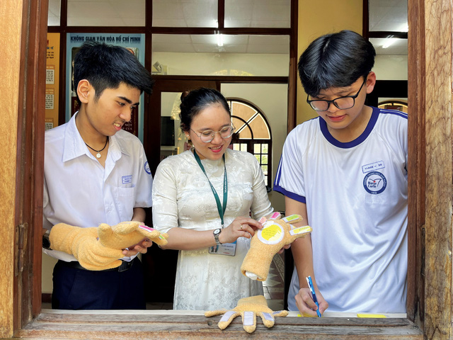 Teen THPT Marie Curie với dự án 'đi tìm đà điểu'- Ảnh 1.