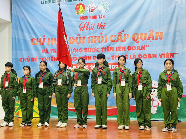 Các trại sinh quận Bình Tân làm lễ khai mạc hội thi chỉ huy đội giỏi - Ảnh: NGUYỄN HƯNG