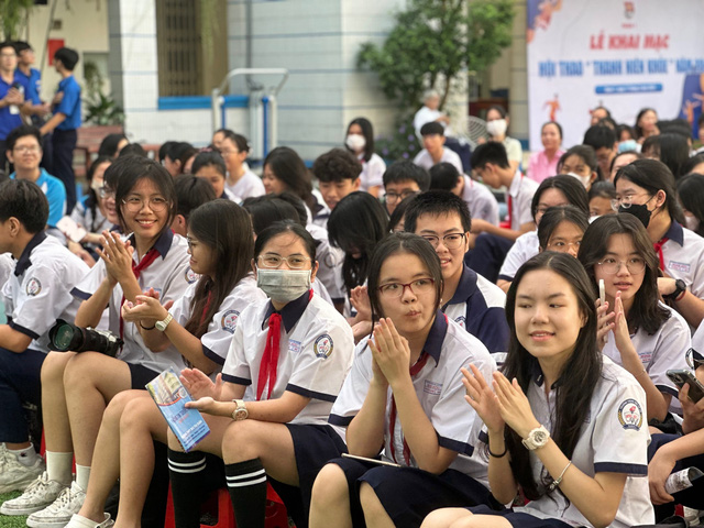 Học sinh lớp 9 hào hứng tìm hiểu Trường THPT Bùi Thị Xuân- Ảnh 11.